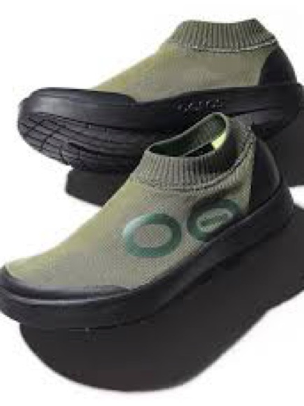 OOFOS men’s OOmg EeZee athletic shoes